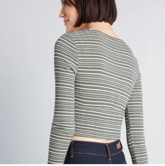 ⭕️ PRICE FIRM Modcloth Pair with Care Olive Striped Size Small Crop Top - Picture 4 of 9